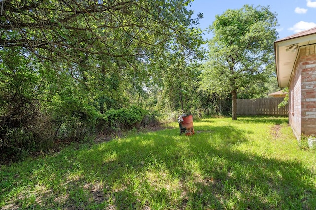 816 Red Oak Ct, Azle, TX 76020 - view of yard featuring fence