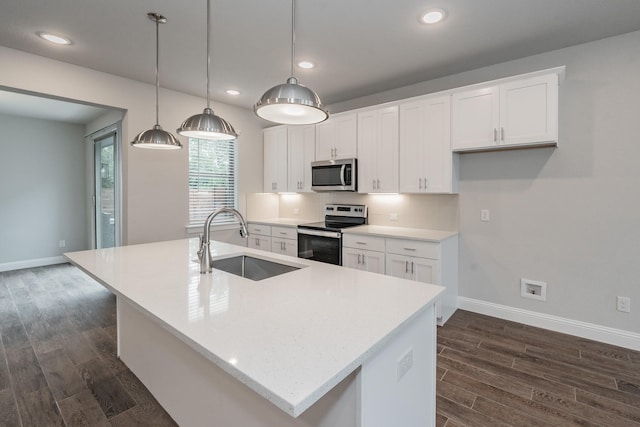 9553 Thorncrown Ln, Fort Worth, TX 76179 - kitchen featuring appliances with stainless steel finishes, a sink, baseboards, dark wood-style floors, and recessed lighting