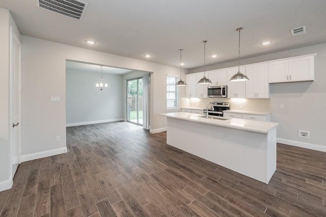 9553 Thorncrown Ln, Fort Worth, TX 76179 - kitchen with appliances with stainless steel finishes, dark wood-style floors, light countertops, baseboards, and recessed lighting