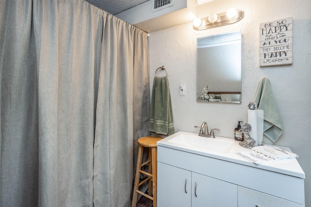 1867 Chaparral Dr, Gainesville, TX 76240 - full bath featuring vanity