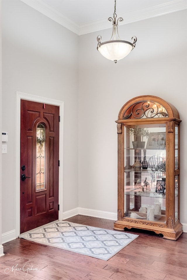 2228 Grapevine Ln, Haughton, LA 71037 - foyer featuring wood finished floors, baseboards, and crown molding