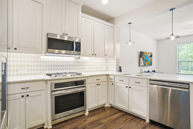 7132 Huckleberry Dr, Mckinney, TX 75070 - kitchen with stainless steel appliances, a sink, a peninsula, light countertops, and tasteful backsplash