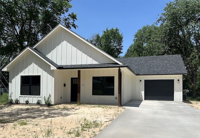 913 Carter, Sulphur Springs, TX 75482 - modern farmhouse with a shingled roof, board and batten siding, a garage, and concrete driveway