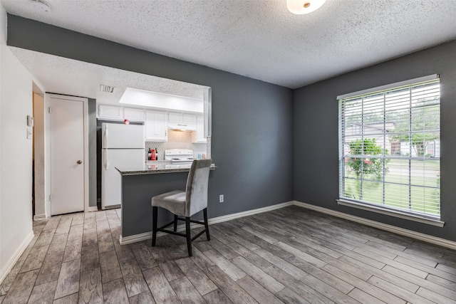 2929 Forest Park Dr, Garland, TX 75040 - office space with a textured ceiling, wood finished floors, and baseboards