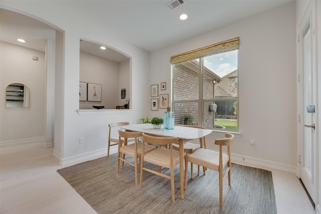 11130 Villa Canales Ln, Frisco, TX 75035 - dining area featuring plenty of natural light, arched walkways, recessed lighting, and baseboards