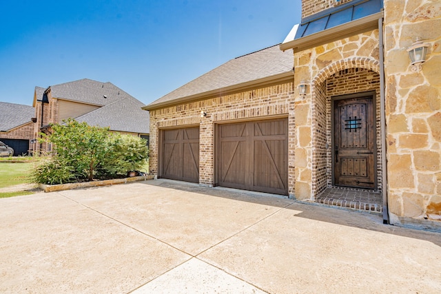 713 Calm Crest Dr, Rockwall, TX 75087 - garage with concrete driveway