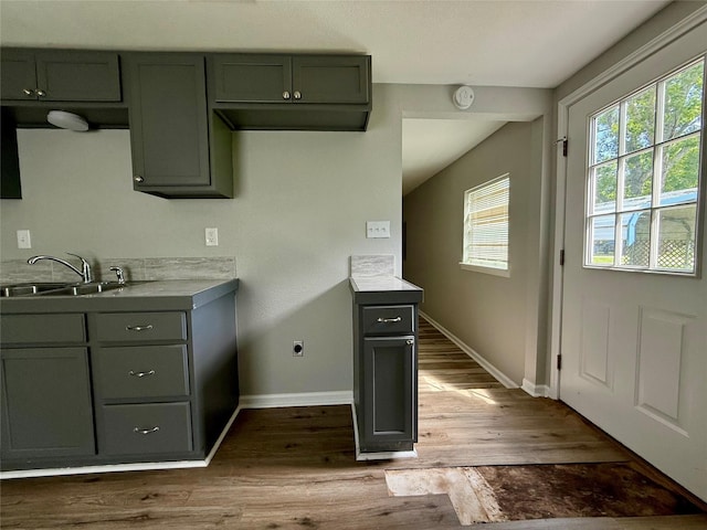816 Bradleys Bnd, Tool, TX 75143 - kitchen with a sink, wood finished floors, plenty of natural light, and lofted ceiling