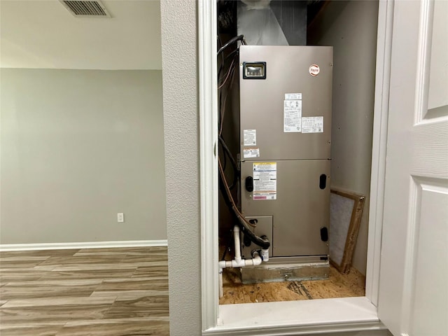 816 Bradleys Bnd, Tool, TX 75143 - view of utility room