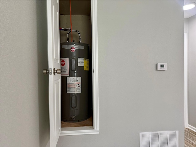 816 Bradleys Bnd, Tool, TX 75143 - utility room with electric water heater