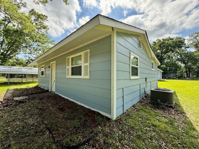 816 Bradleys Bnd, Tool, TX 75143 - view of side of home with central AC unit and a yard