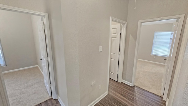 7305 Moon Ridge Ct, Fort Worth, TX 76133 - corridor featuring dark wood finished floors, baseboards, and a textured wall