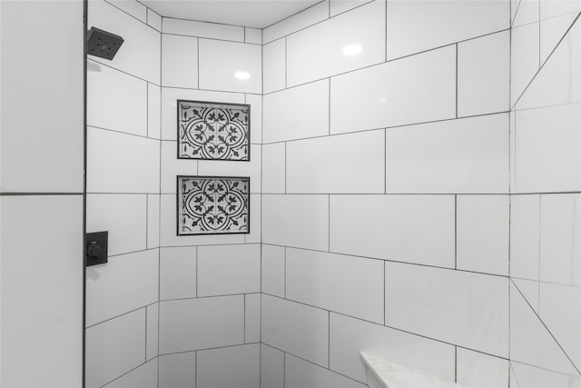 401 Tangle Dr, Tool, TX 75143 - bathroom featuring tiled shower