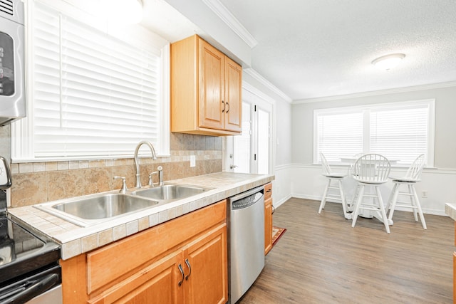 7510 County Road 118, Kaufman, TX 75142 - kitchen with dishwasher, crown molding, a sink, tile countertops, and electric range oven