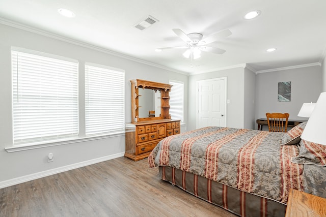 7510 County Road 118, Kaufman, TX 75142 - bedroom with baseboards, multiple windows, crown molding, light wood-style flooring, and recessed lighting