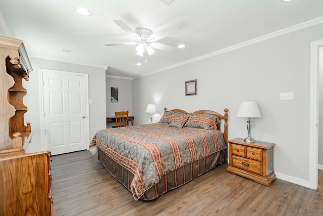 7510 County Road 118, Kaufman, TX 75142 - bedroom with light wood-style flooring, recessed lighting, baseboards, crown molding, and ceiling fan