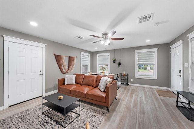 1900 N 15th St, Waco, TX 76707 - living area featuring ceiling fan, light wood-style flooring, baseboards, and recessed lighting