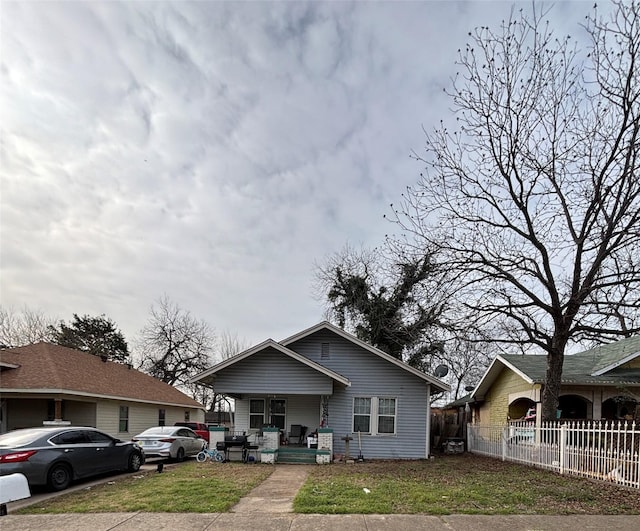 1248 E Allen Ave, Fort Worth, TX 76104 - bungalow-style home featuring a porch