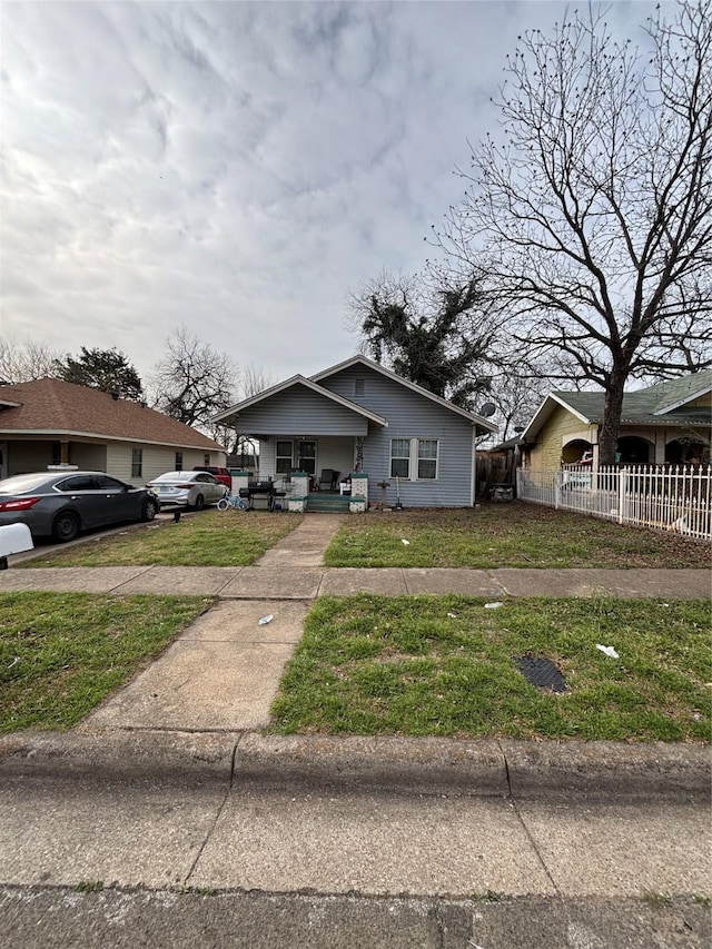 1248 E Allen Ave, Fort Worth, TX 76104 - bungalow-style home with covered porch