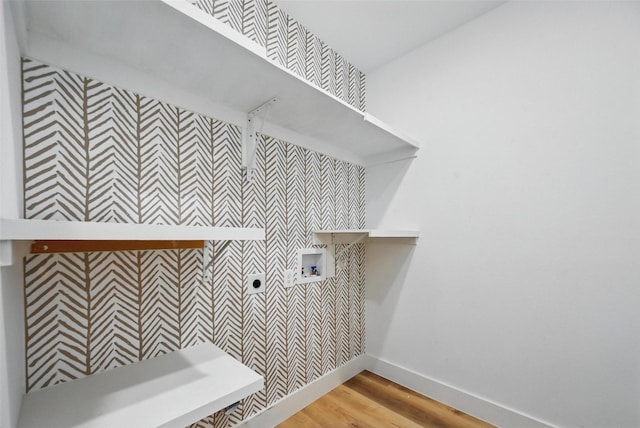 2927 Valentine St, Dallas, TX 75215 - clothes washing area featuring hookup for an electric dryer, hookup for a washing machine, baseboards, and light wood-style flooring