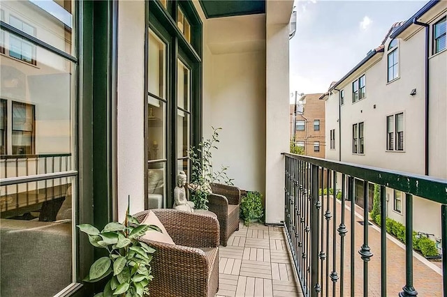 3660 Belvedere Ct, Dallas, TX 75219 - view of balcony