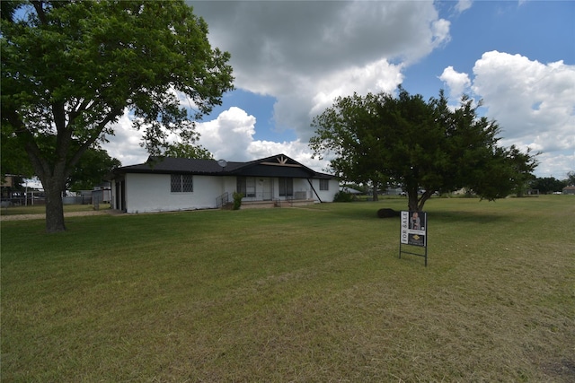 112 Big Bass Rd, West, TX 76691 - view of front of house featuring a front yard