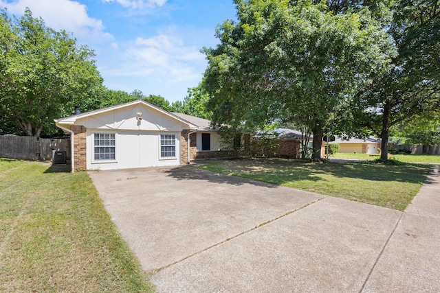 1530 Lime Leaf Ln, Duncanville, TX 75137 - ranch-style home with concrete driveway and brick siding