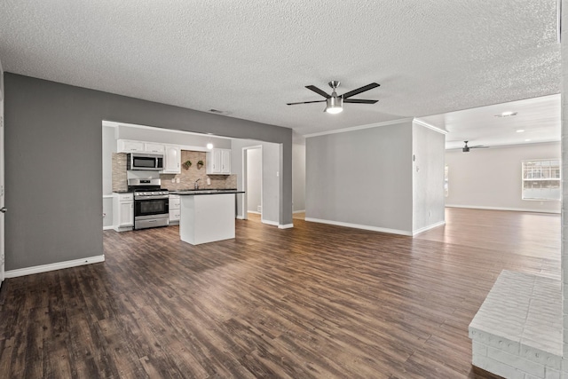 1530 Lime Leaf Ln, Duncanville, TX 75137 - unfurnished living room with ceiling fan, dark wood finished floors, baseboards, a textured ceiling, and a sink