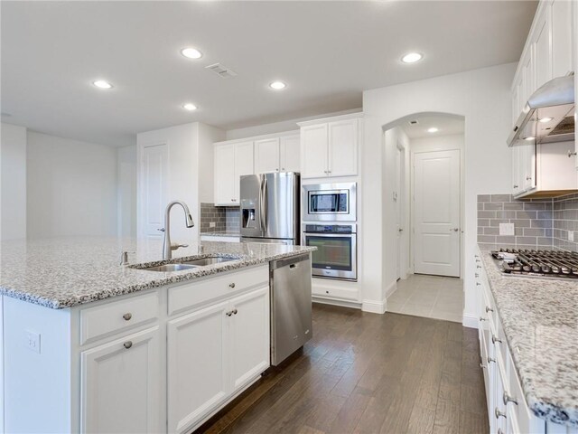 4158 Kate Dr, Frisco, TX 75034 - kitchen featuring appliances with stainless steel finishes, a sink, decorative backsplash, arched walkways, and recessed lighting