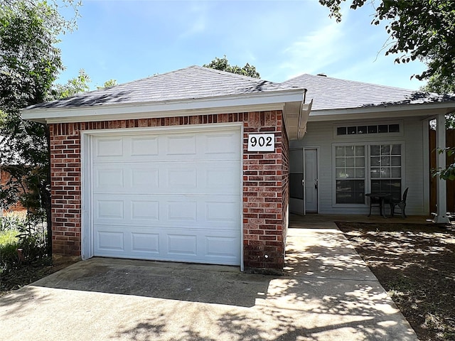 902 Mack Pl, Denton, TX 76209 - garage with driveway