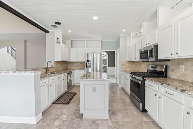 11003 Canoe Rd, Frisco, TX 75035 - kitchen with stainless steel appliances, a sink, a center island, backsplash, and white cabinets