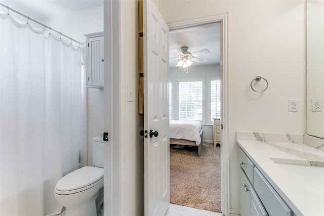 ensuite bathroom with ceiling fan, vanity, toilet, and a shower with curtain