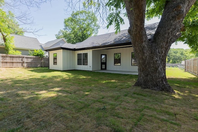 914 S Brazos St, Weatherford, TX 76086 - back of property featuring a patio area and board and batten siding