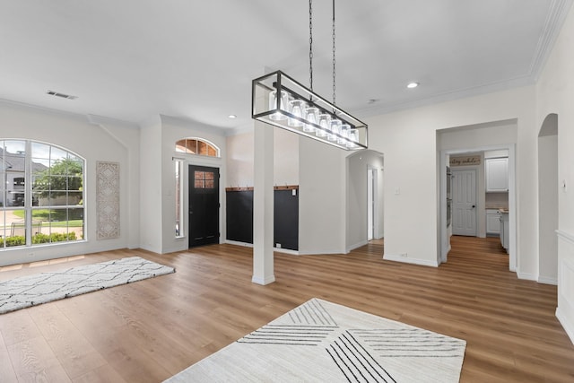 117 Clipper Ct, Rockwall, TX 75032 - foyer entrance with arched walkways, ornamental molding, wood finished floors, baseboards, and recessed lighting