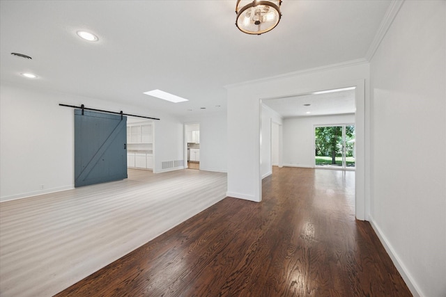 3211 Darby Ln, Denton, TX 76207 - unfurnished room featuring a barn door, crown molding, wood finished floors, baseboards, and recessed lighting
