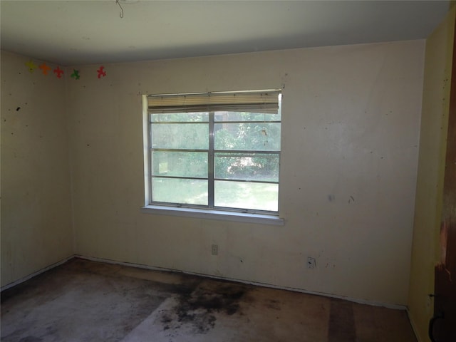 4180 Glenn Rd, Shreveport, LA 71107 - empty room featuring unfinished concrete floors