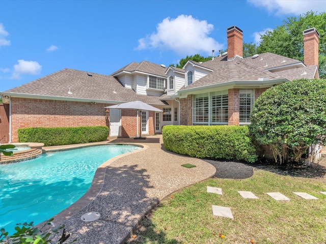 5904 Sandhills Cir, Plano, TX 75093 - view of swimming pool featuring a pool with connected hot tub