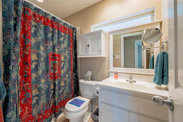 1232 Whispering Springs Dr, Tool, TX 75143 - bathroom featuring toilet, vanity, curtained shower, and a textured wall