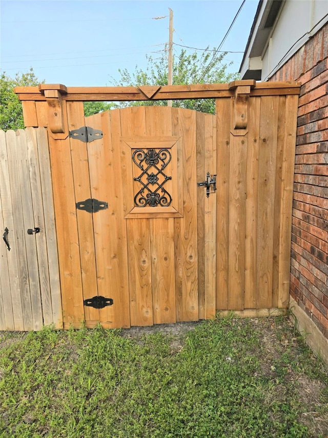 1000 Bell Dr, Allen, TX 75002 - view of gate