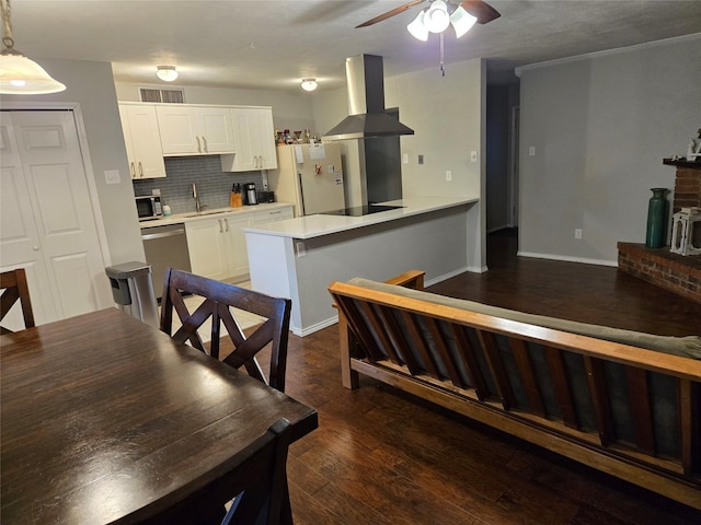 kitchen with range hood, freestanding refrigerator, stainless steel dishwasher, a ceiling fan, and a sink