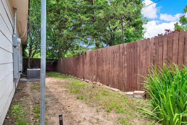 1407 W Mulberry St, Sherman, TX 75092 - fenced backyard featuring cooling unit