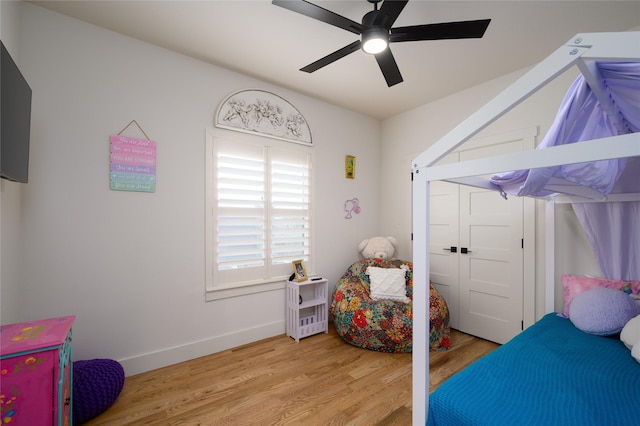 105 Shawnee Trl, Pottsboro, TX 75076 - bedroom with light wood finished floors, baseboards, ceiling fan, and a closet