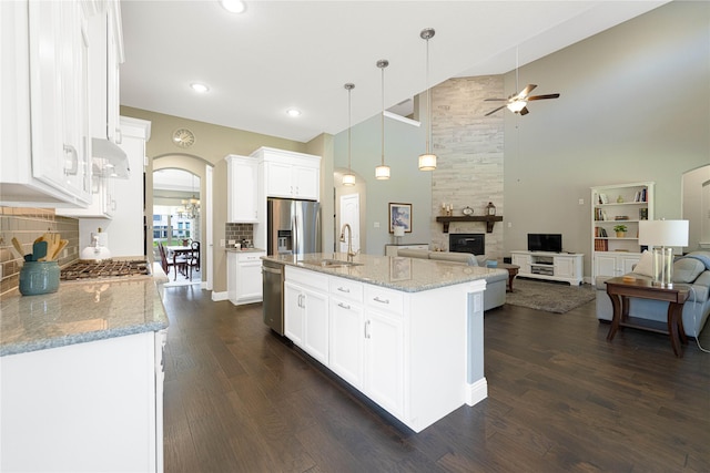 331 Sagemeadow Rd, Wylie, TX 75098 - kitchen featuring stainless steel appliances, ceiling fan, a sink, open floor plan, and high vaulted ceiling