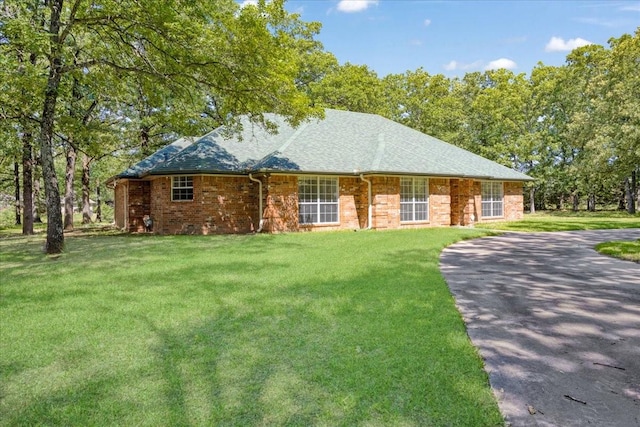 607 Dogwood Cir, Powderly, TX 75473 - ranch-style home featuring a front yard