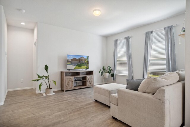 8580 Big Apple Dr, Fort Worth, TX 76179 - living room featuring light wood-style flooring, baseboards, and recessed lighting