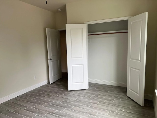 2603 Pine St, Dallas, TX 75215 - unfurnished bedroom featuring wood tiled floors, baseboards, and a closet
