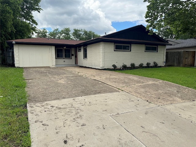 6832 Brierfield Cir, Dallas, TX 75232 - ranch-style home featuring brick siding and concrete driveway