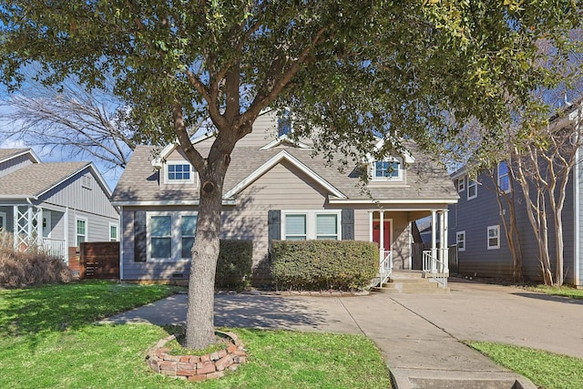4532 Calmont Ave, Fort Worth, TX 76107 - view of front of home featuring a front lawn and roof with shingles