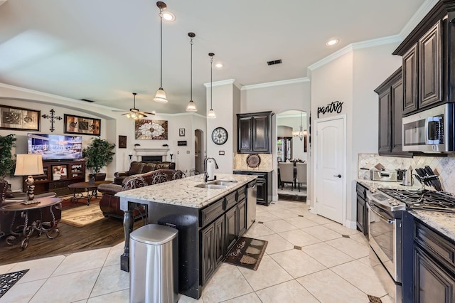 600 Oakmont Ct, Desoto, TX 75115 - kitchen featuring stainless steel appliances, arched walkways, open floor plan, light tile patterned floors, and a ceiling fan