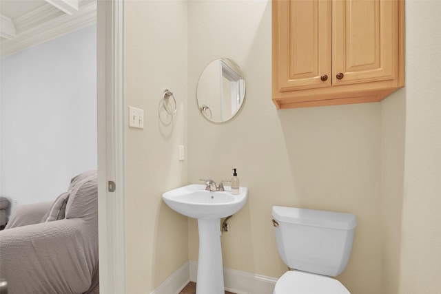 2920 Village Cir, Denison, TX 75020 - bathroom with toilet, ornamental molding, and baseboards