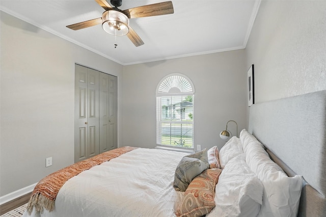 6005 Redwood Ln, Rowlett, TX 75089 - bedroom featuring ornamental molding, a closet, wood finished floors, a ceiling fan, and baseboards